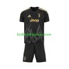 Juventus Børn 3. Fodboldsæt 2026-27 S/S (+ Korte bukser) Juventus Børn 3. Fodboldsæt 2026-27 S/S (+ Korte bukser)